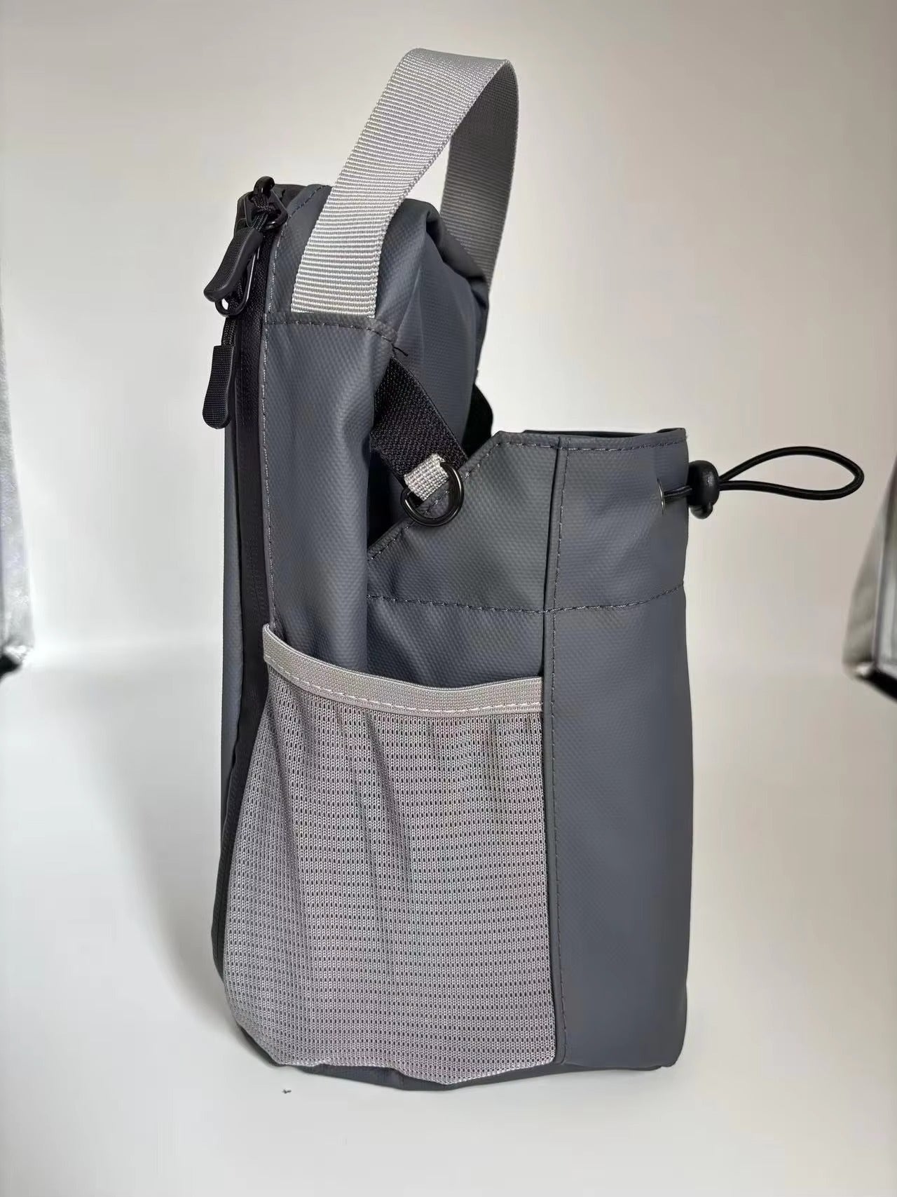 New Design Magnetic Gym Bag with Bottle Bag